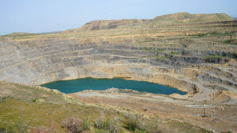 DcwQ_ZNpvBx6e4yxJpQSd19DrWjuoKyB